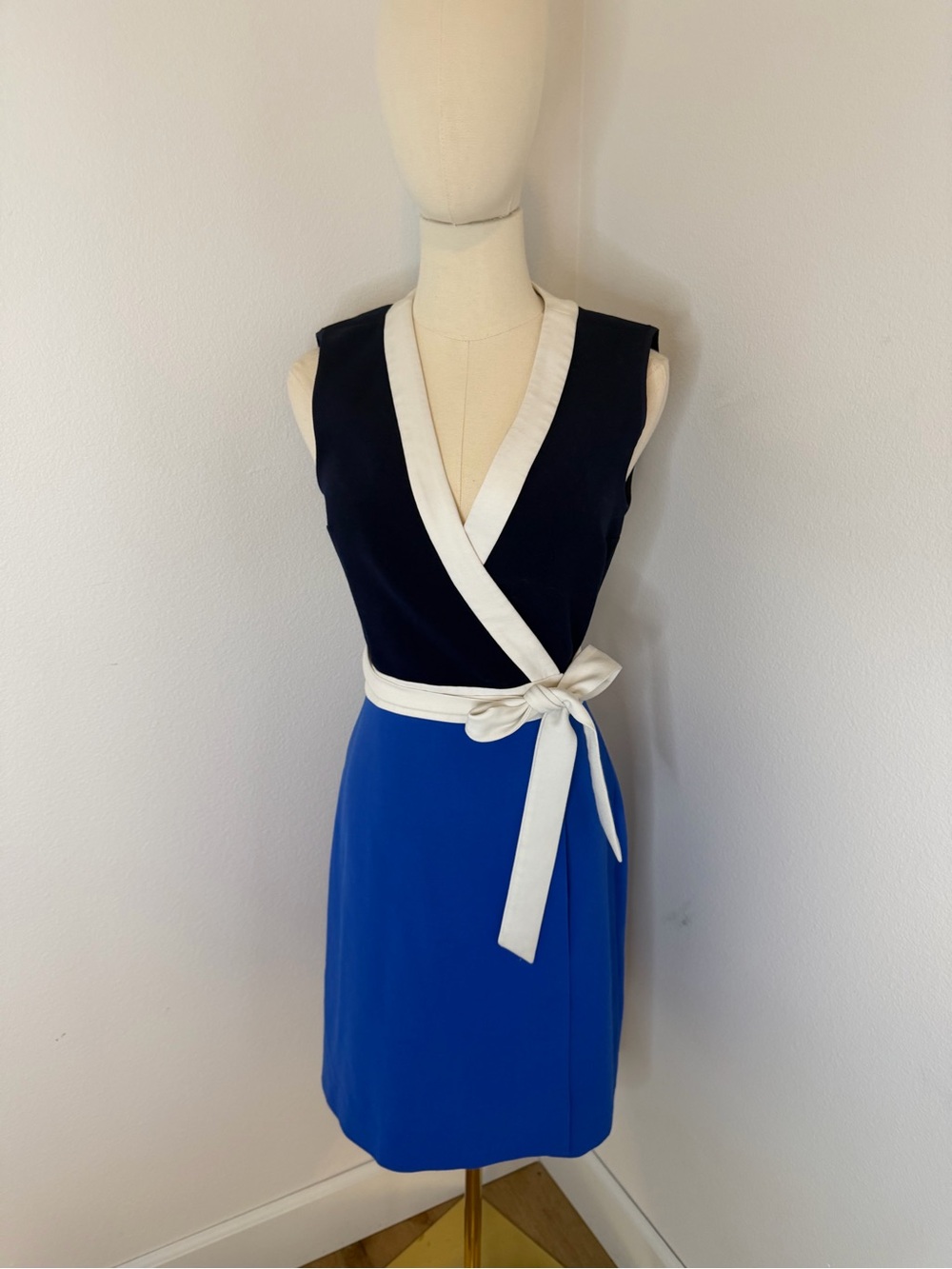 Diane Von Furstenberg Navy and Royal Blue Sleeveless Wrap Dress Size 2‎